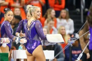 Olivia Dunne wows in ‘unbelievable’ floor routine en route to historic LSU win 2